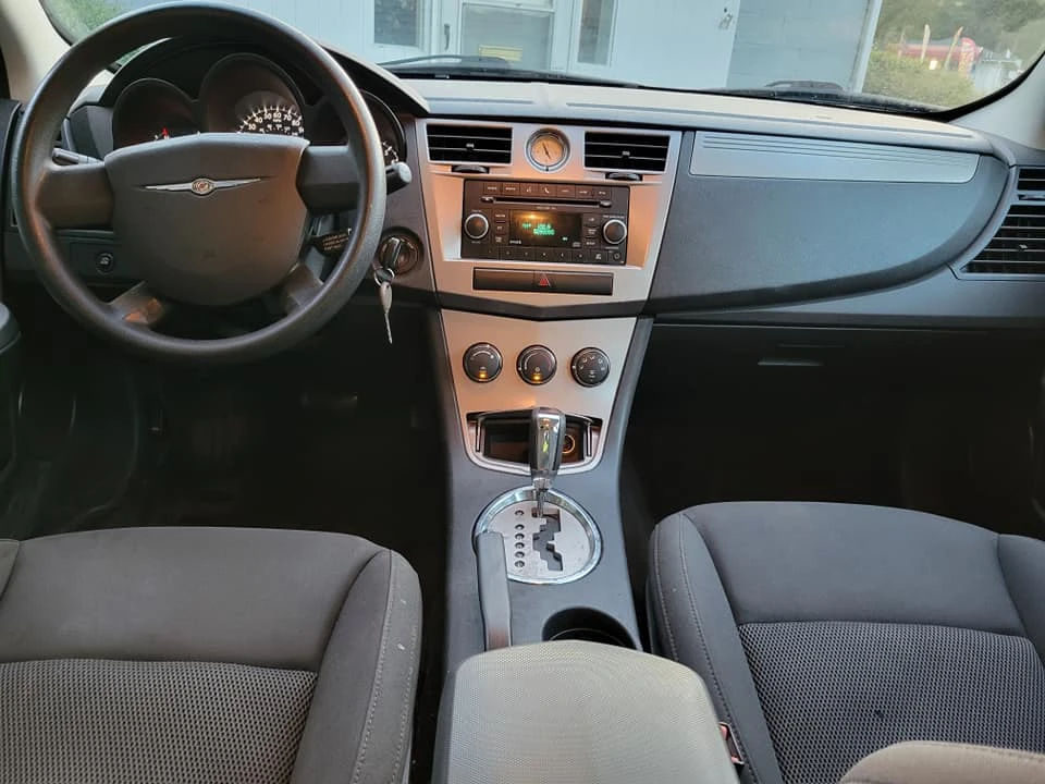 2010 Chrysler Sebring - Image 10 of 12