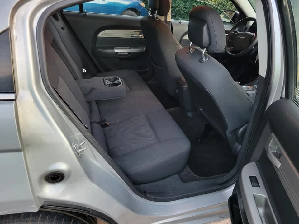 2010 Chrysler Sebring - Image 9 of 12