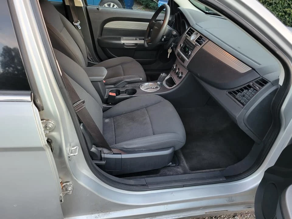2010 Chrysler Sebring - Image 8 of 12