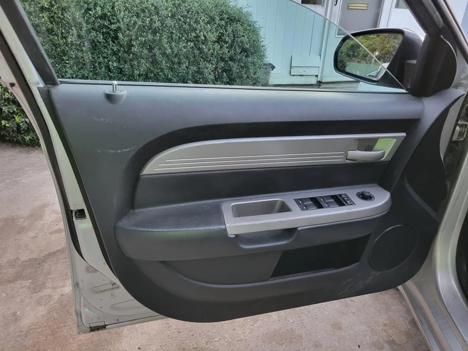 2010 Chrysler Sebring - Image 11 of 12