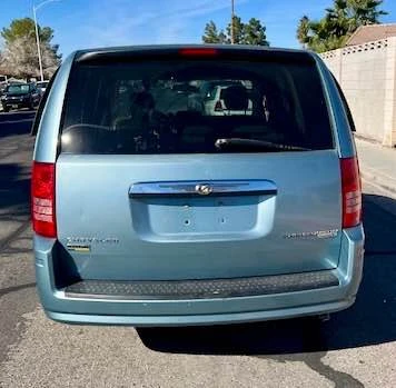 2010 Chrysler Town & Country - Image 7 of 17