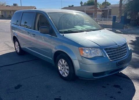 2010 Chrysler Town & Country - Image 4 of 17