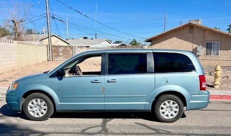 2010 Chrysler Town & Country - Image 2 of 17