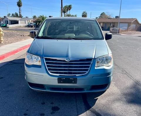 2010 Chrysler Town & Country - Image 3 of 17