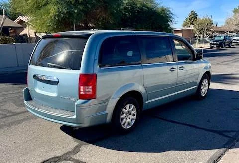 2010 Chrysler Town & Country - Image 6 of 17