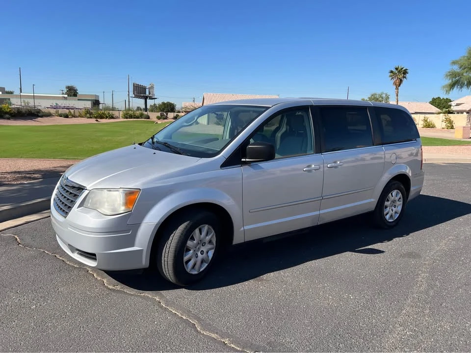 2010 Chrysler Town & Country - Image 15 of 15