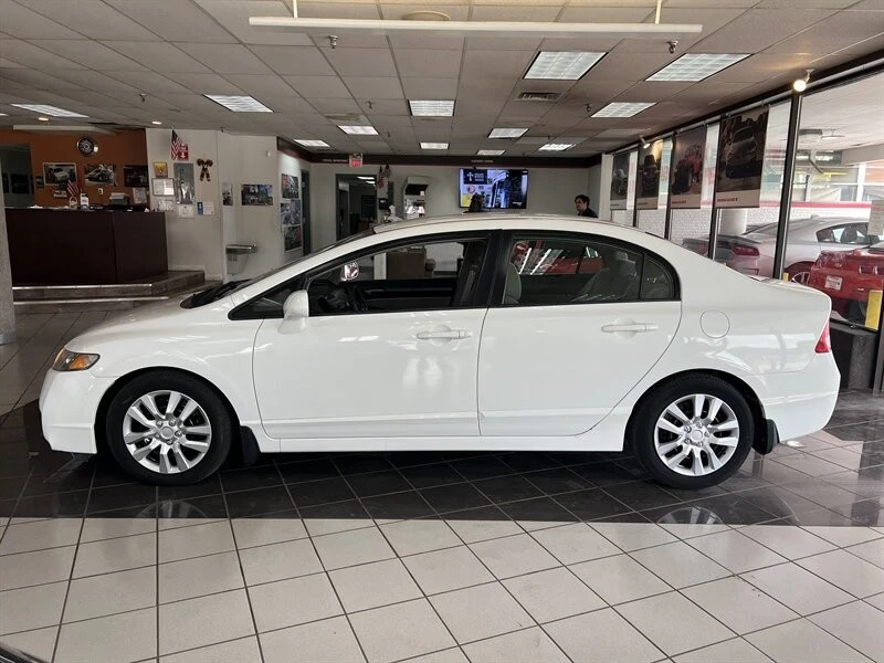 2010 Honda Civic 8th Gen - Image 2 of 4