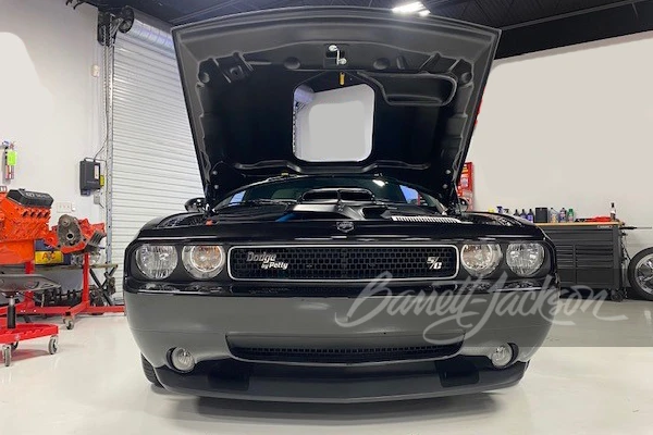 2010 Dodge Challenger 3rd Gen - Image 7 of 14