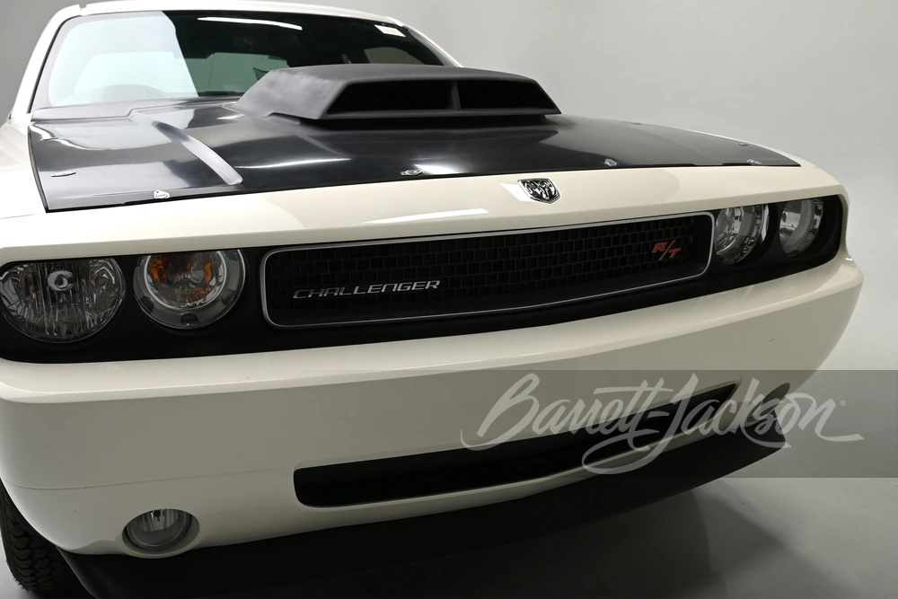 2010 Dodge Challenger 3rd Gen - Image 9 of 15