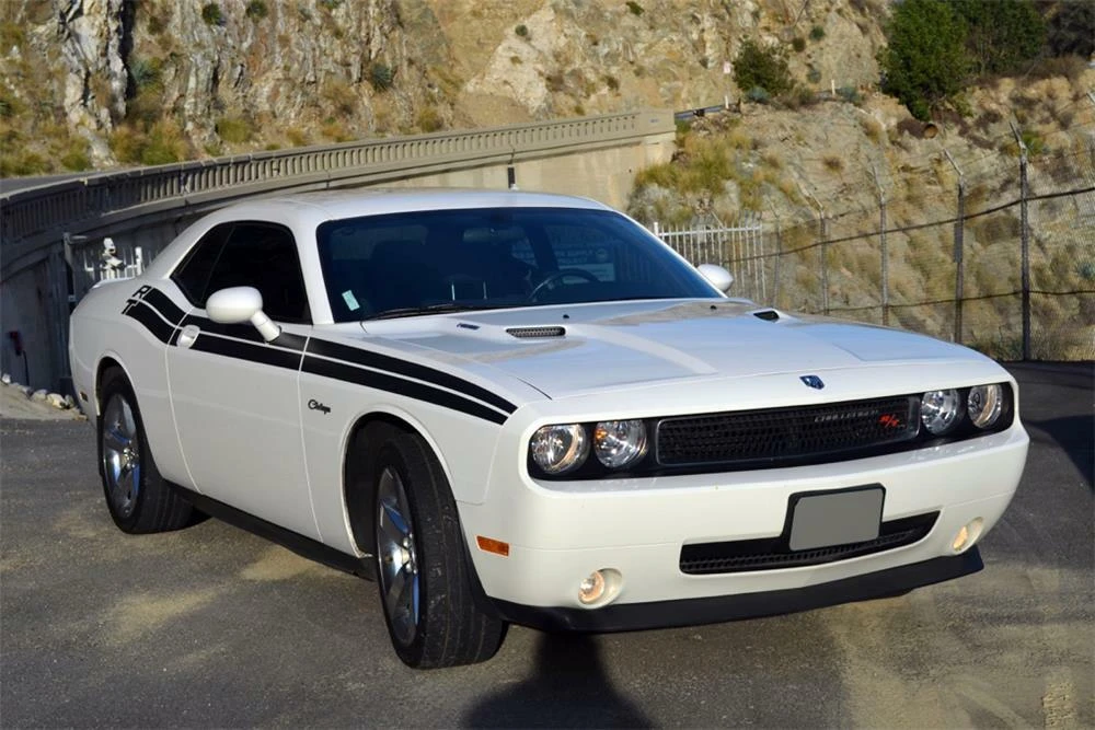 2010 Dodge Challenger 3rd Gen - Image 2 of 5