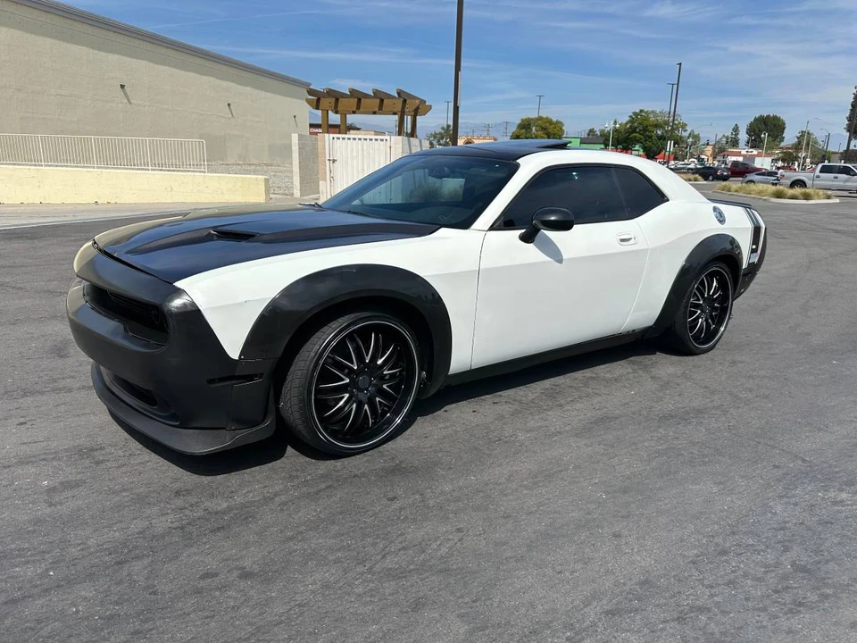 2010 Dodge Challenger 3rd Gen - Image 8 of 15