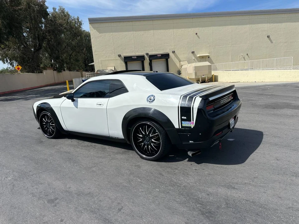 2010 Dodge Challenger 3rd Gen - Image 5 of 15