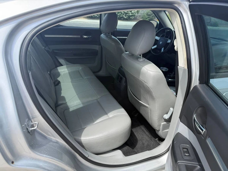 2010 Dodge Charger 6th Gen - Image 9 of 14