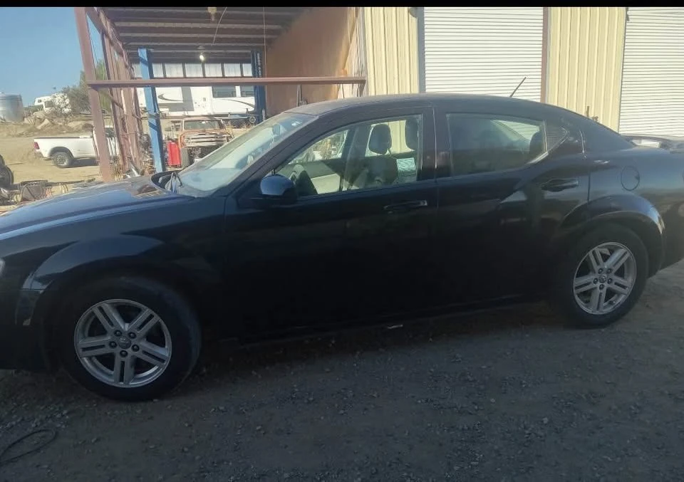 2010 Dodge Avenger Sedan - Image 2 of 3