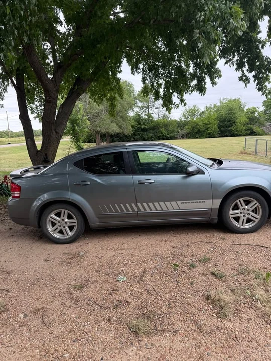 2010 Dodge Avenger Sedan - Image 2 of 10