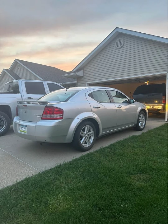 2010 Dodge Avenger Sedan - Image 4 of 8