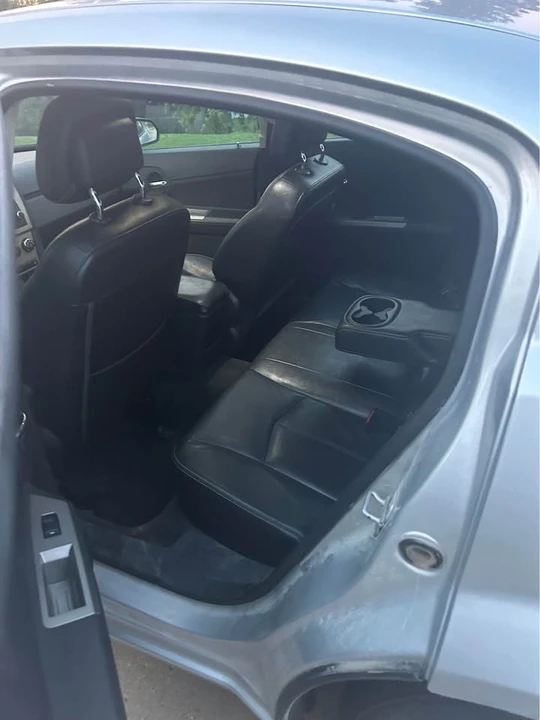 2010 Dodge Avenger Sedan - Image 6 of 8
