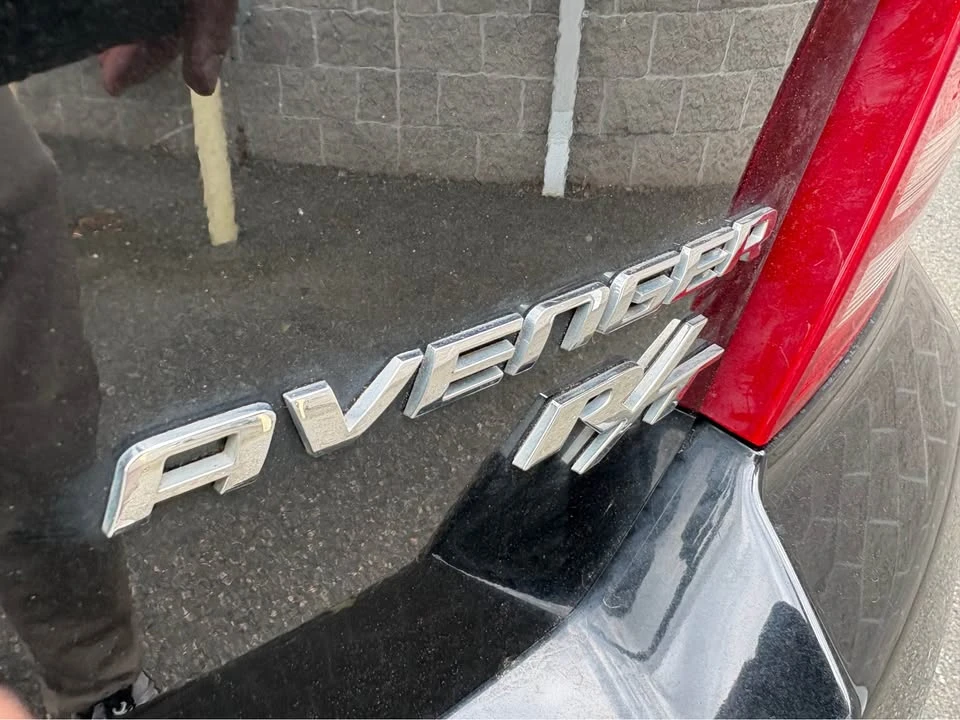 2010 Dodge Avenger Sedan - Image 16 of 19