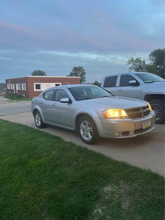2010 Dodge Avenger Sedan - Image 2 of 8