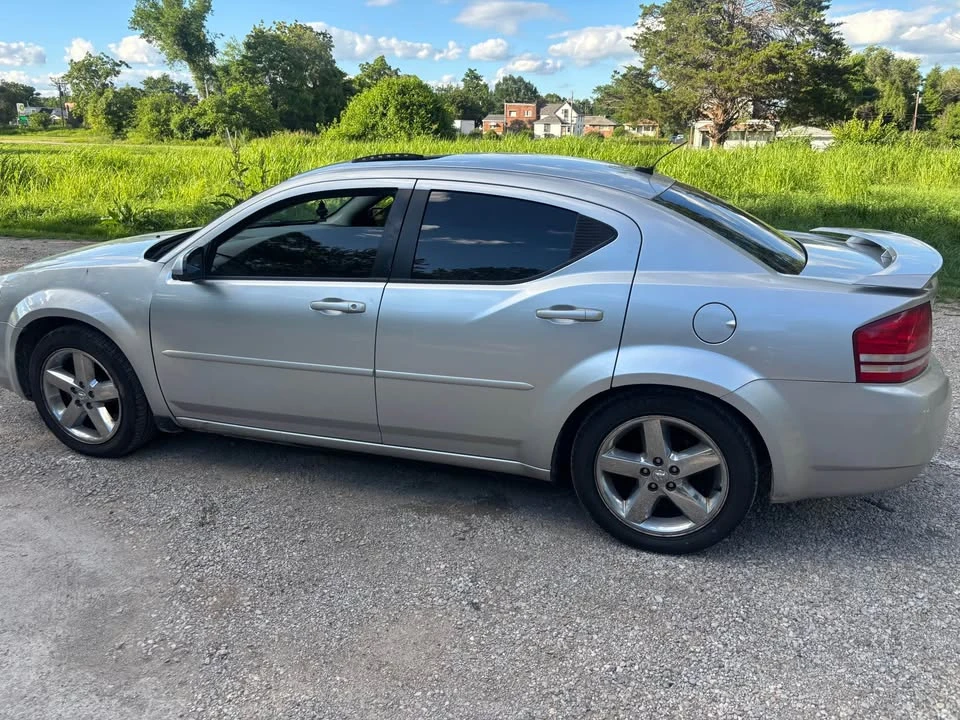 2010 Dodge Avenger Sedan - Image 2 of 11