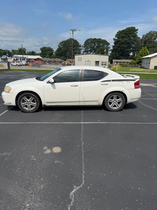 2010 Dodge Avenger Sedan - Image 2 of 4