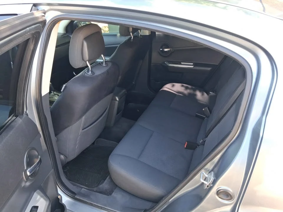 2010 Dodge Avenger Sedan - Image 6 of 20