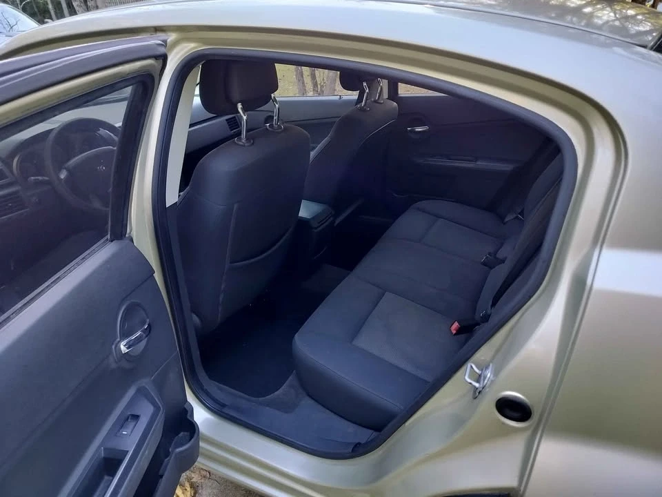 2010 Dodge Avenger Sedan - Image 7 of 12