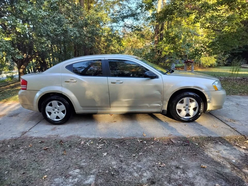 2010 Dodge Avenger Sedan - Image 2 of 12