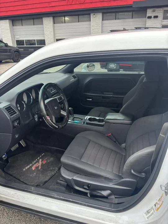 2010 Dodge Challenger 3rd Gen - Image 9 of 12