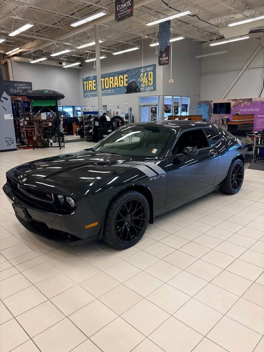 2010 Dodge Challenger 3rd Gen - Image 2 of 5