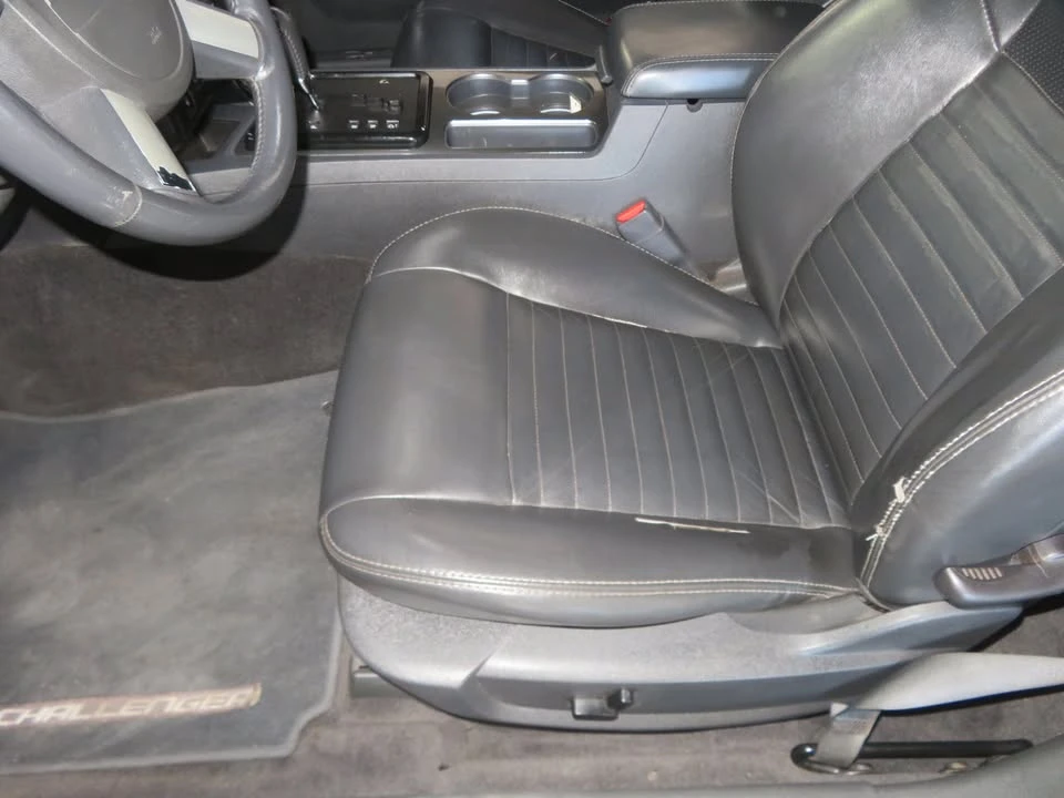 2010 Dodge Challenger 3rd Gen - Image 19 of 20