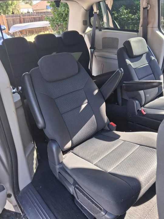 2010 Dodge Caravan - Image 12 of 13