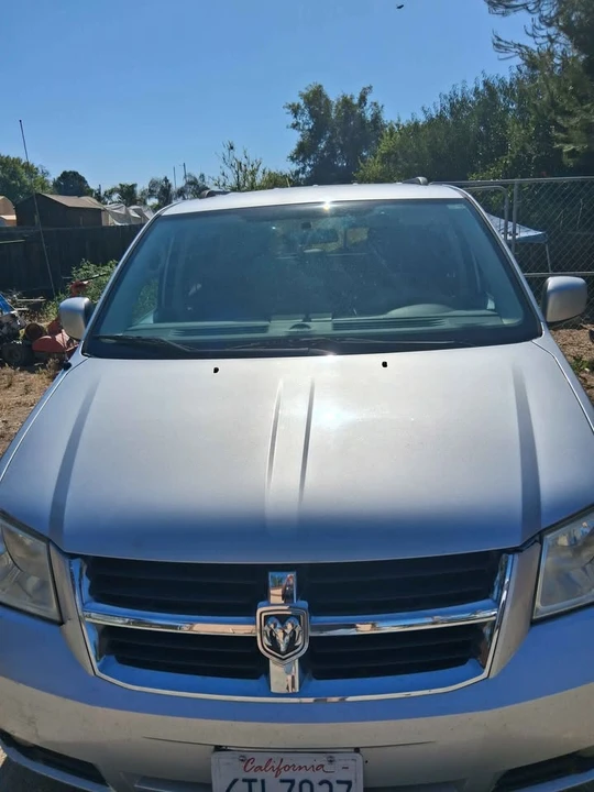2010 Dodge Caravan - Image 3 of 13