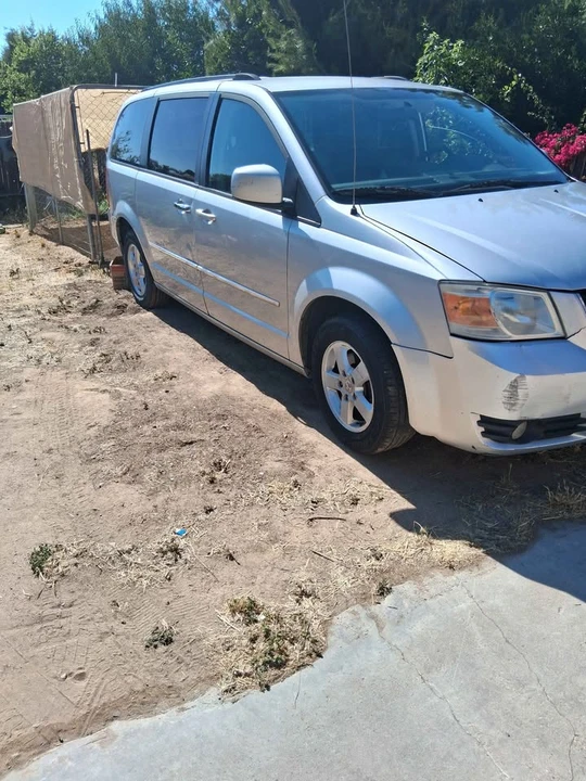 2010 Dodge Caravan - Image 2 of 13