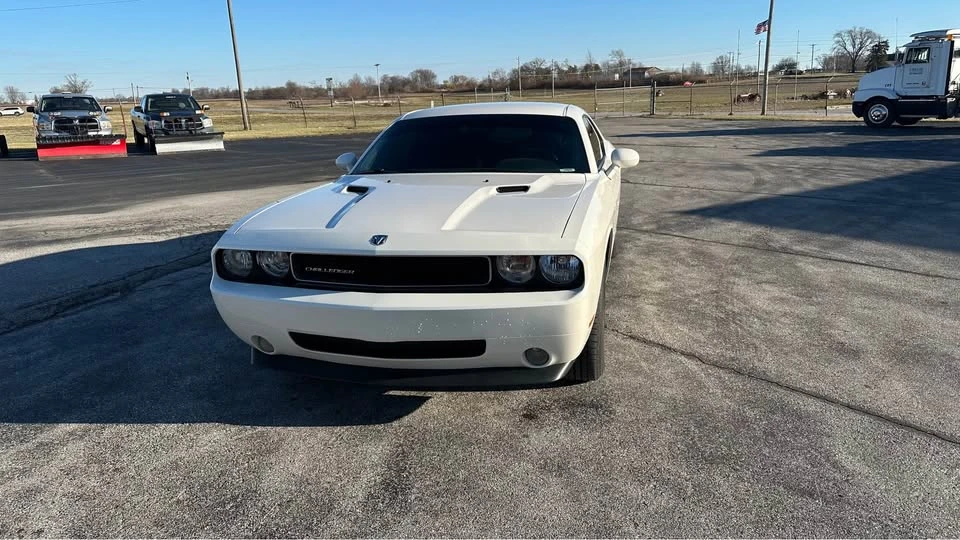 2010 Dodge Challenger 3rd Gen - Image 3 of 10