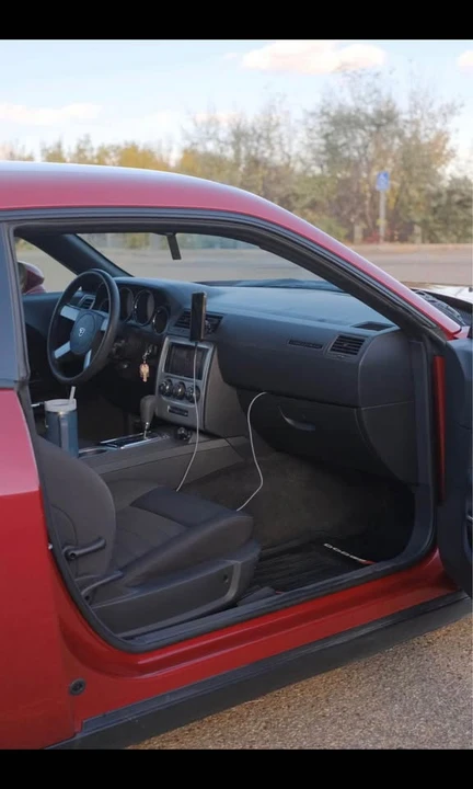 2010 Dodge Challenger 3rd Gen - Image 6 of 15