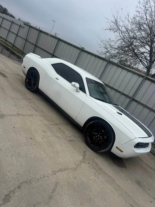 2010 Dodge Challenger 3rd Gen - Image 3 of 8