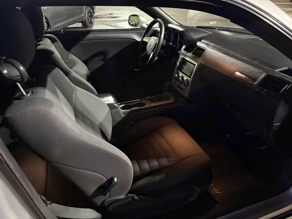 2010 Dodge Challenger 3rd Gen - Image 13 of 14
