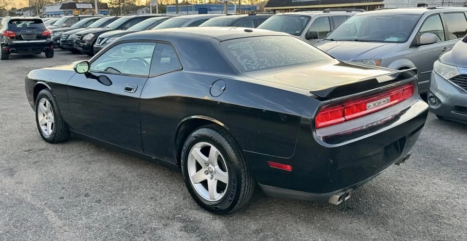 2010 Dodge Challenger 3rd Gen - Image 5 of 20