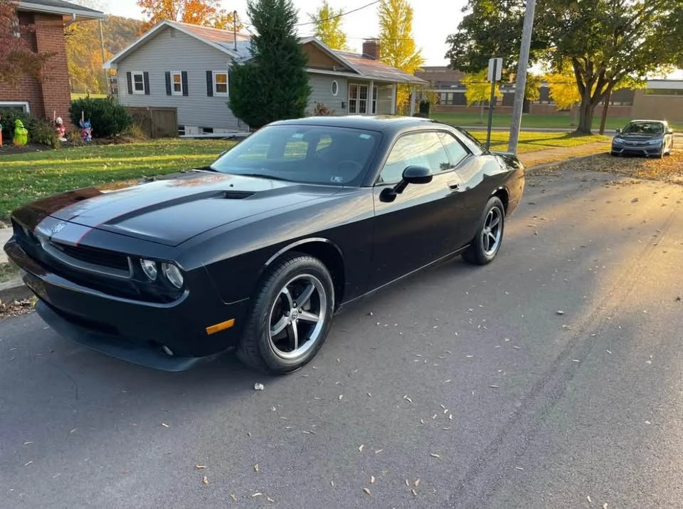 2010 Dodge Challenger 3rd Gen - Image 2 of 8