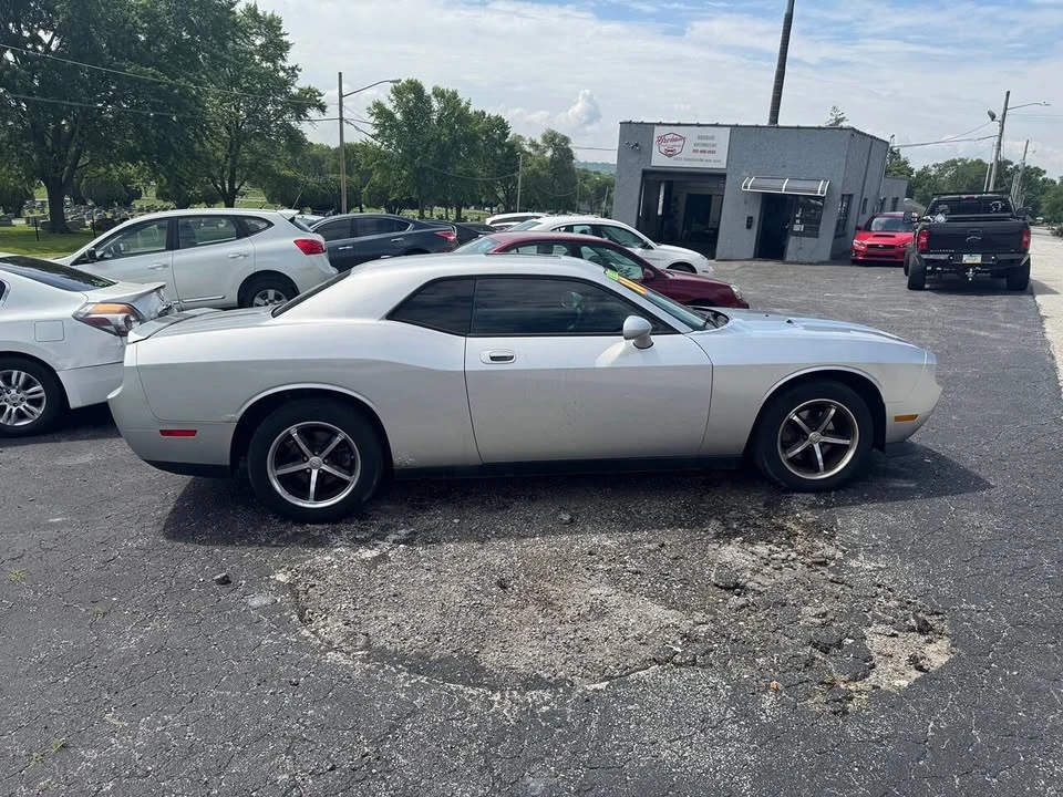 2010 Dodge Challenger 3rd Gen - Image 7 of 12