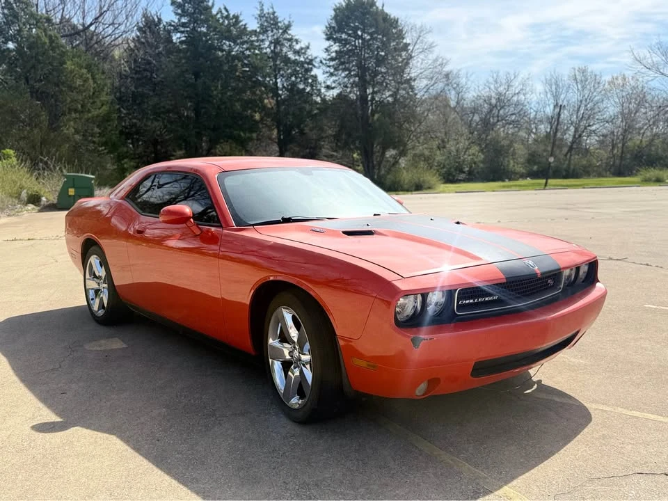2010 Dodge Challenger 3rd Gen - Image 2 of 8