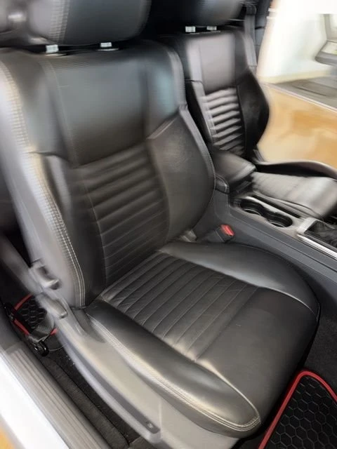 2010 Dodge Challenger 3rd Gen - Image 15 of 17