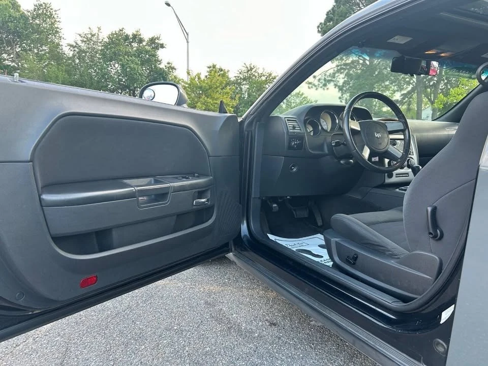 2010 Dodge Challenger - Image 8 of 20