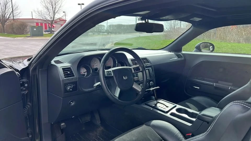 2010 Dodge Challenger 3rd Gen - Image 10 of 20