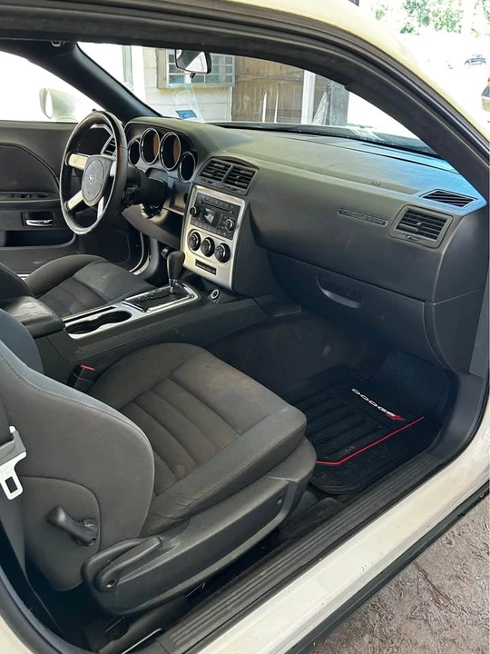 2010 Dodge Challenger 3rd Gen - Image 2 of 4