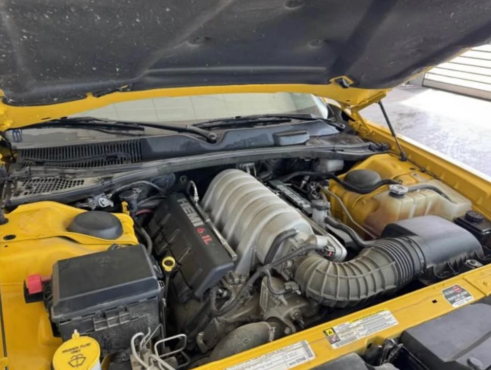 2010 Dodge Challenger 3rd Gen - Image 10 of 20