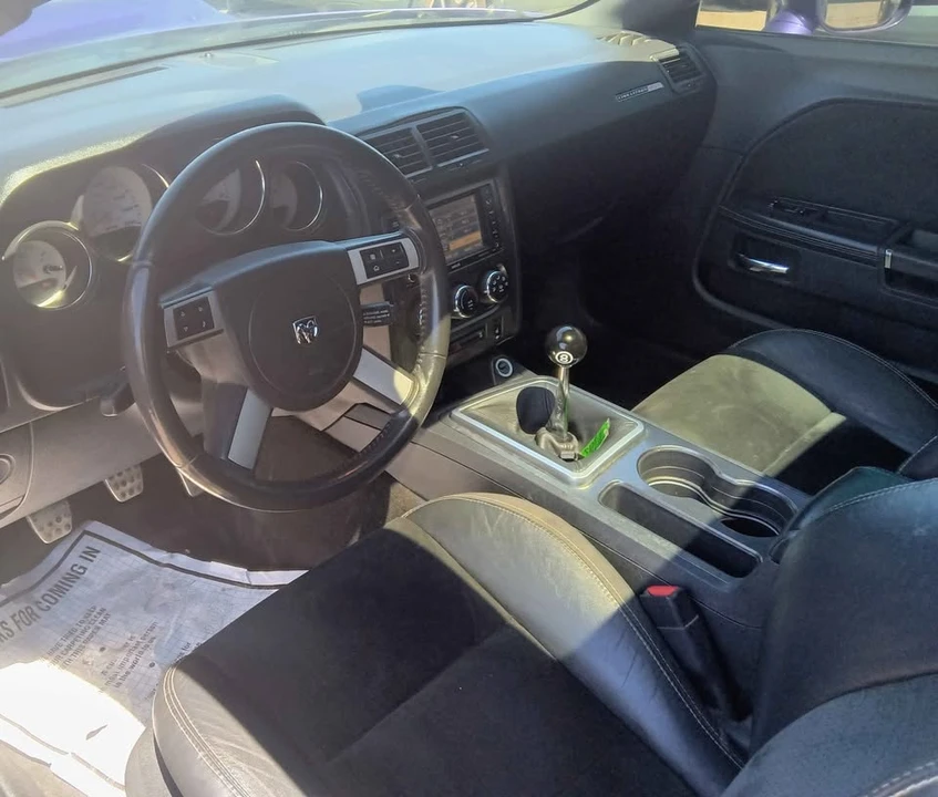 2010 Dodge Challenger 3rd Gen - Image 2 of 8
