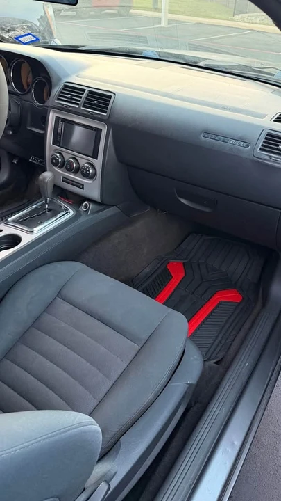 2010 Dodge Challenger 3rd Gen - Image 7 of 10