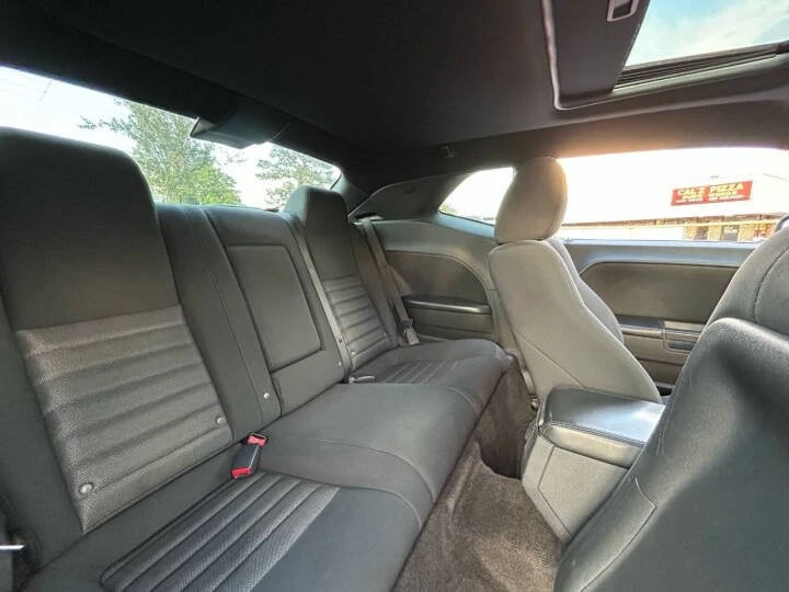 2010 Dodge Challenger 3rd Gen - Image 17 of 20